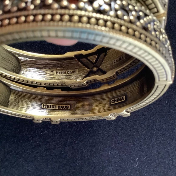 Heidi Daus Conscious Coupling Stackable Bangles Bracelet Set Clear/Hematite M/L - Picture 9 of 12